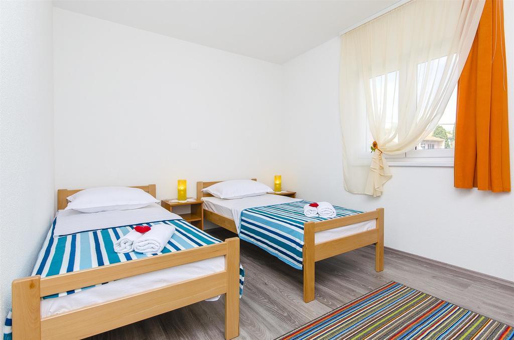 Apartments Branka Трогір Екстер'єр фото