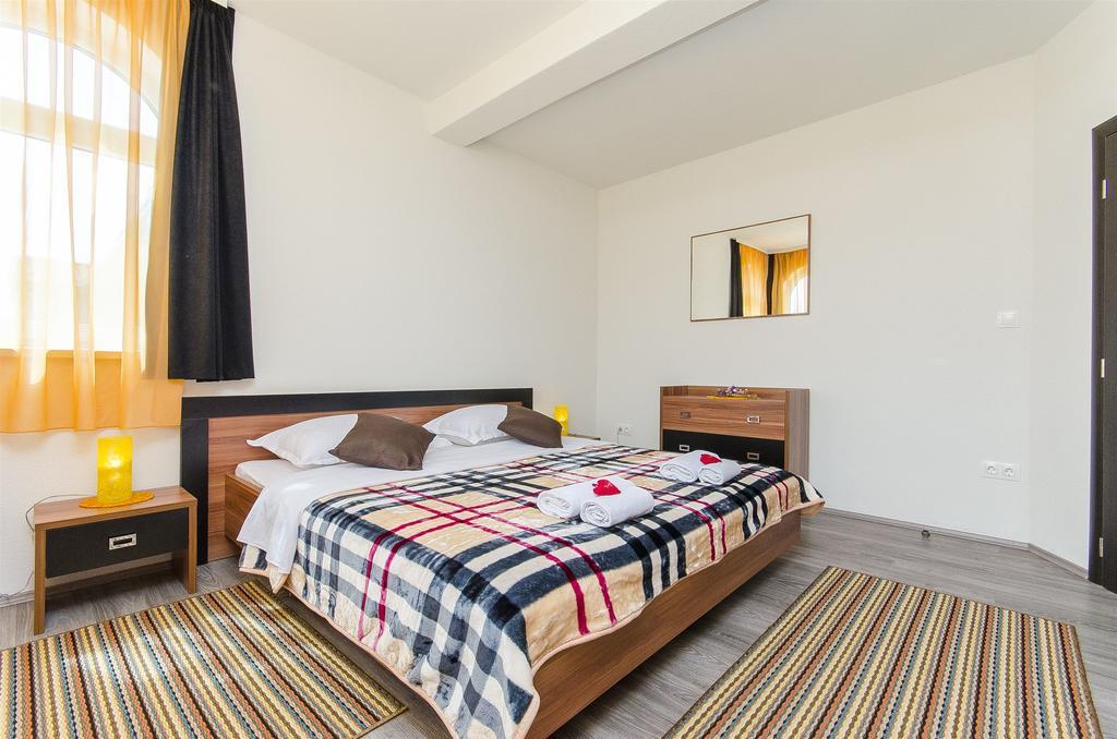 Apartments Branka Трогір Екстер'єр фото